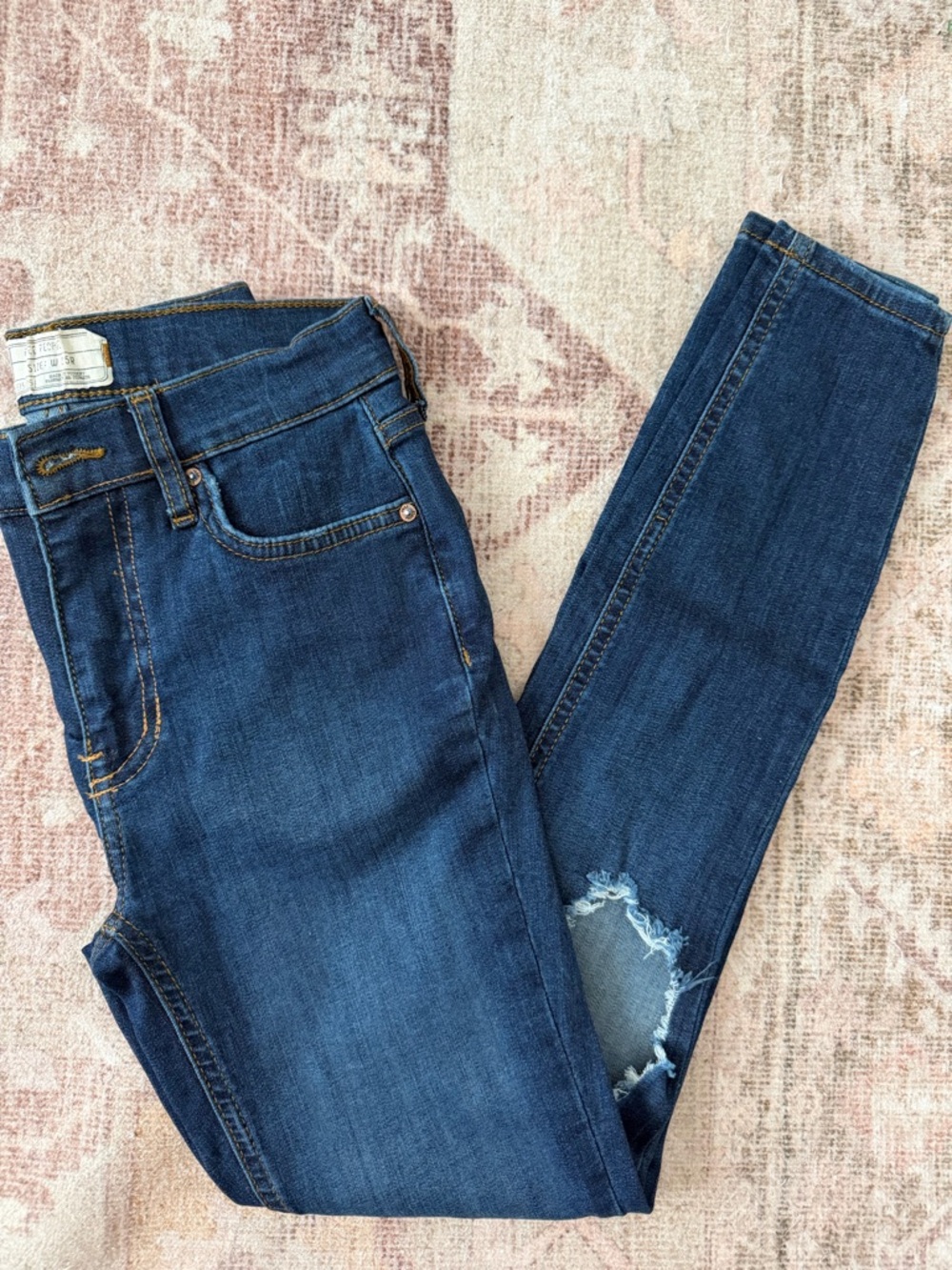 Free People | Dark Blue Womens Skinny Jeans with Distressed Knee